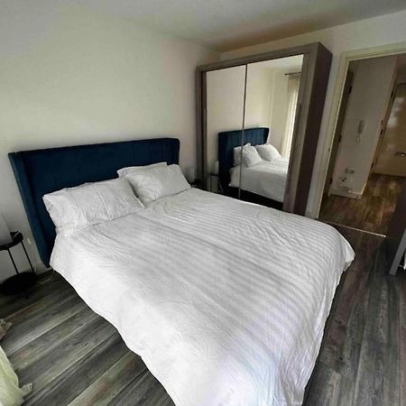 Stylish 1-Bed Flat With Sofa-Bed In London Apartamento Exterior foto